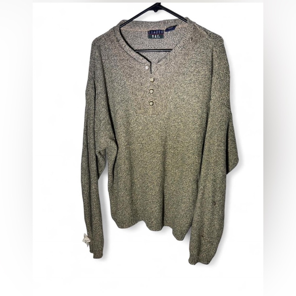 Trader Bay V-Neck Sweater in Heather Gray
